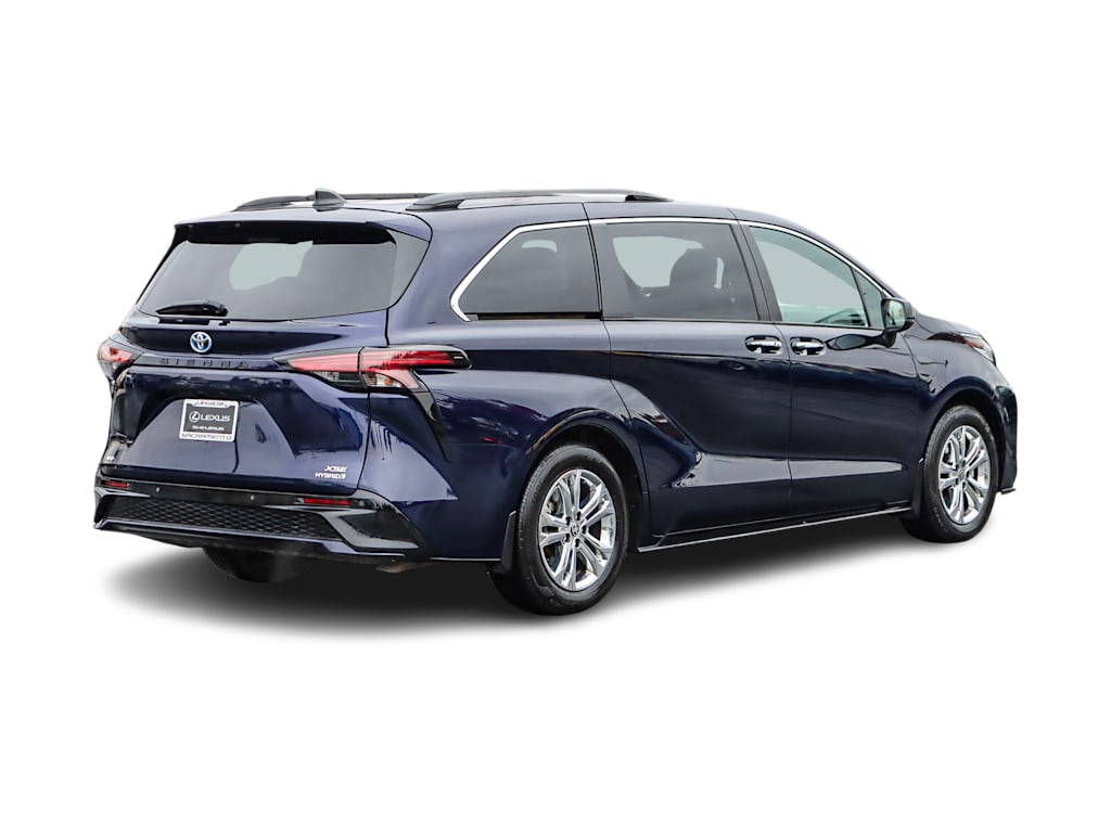 2022 Toyota Sienna XSE 17