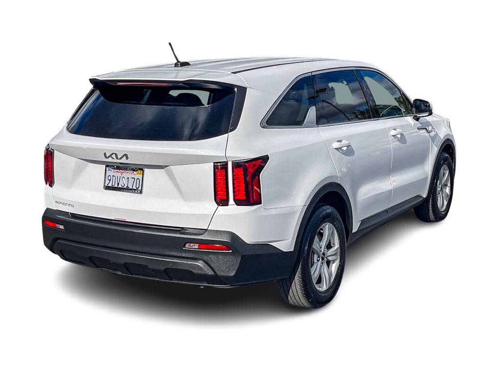 Thumbnail: 2023 Kia Sorento - 16