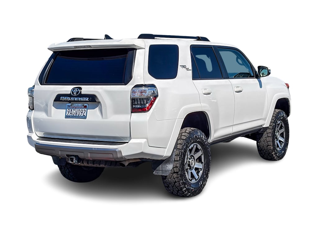 Thumbnail: 2022 Toyota 4Runner - 17