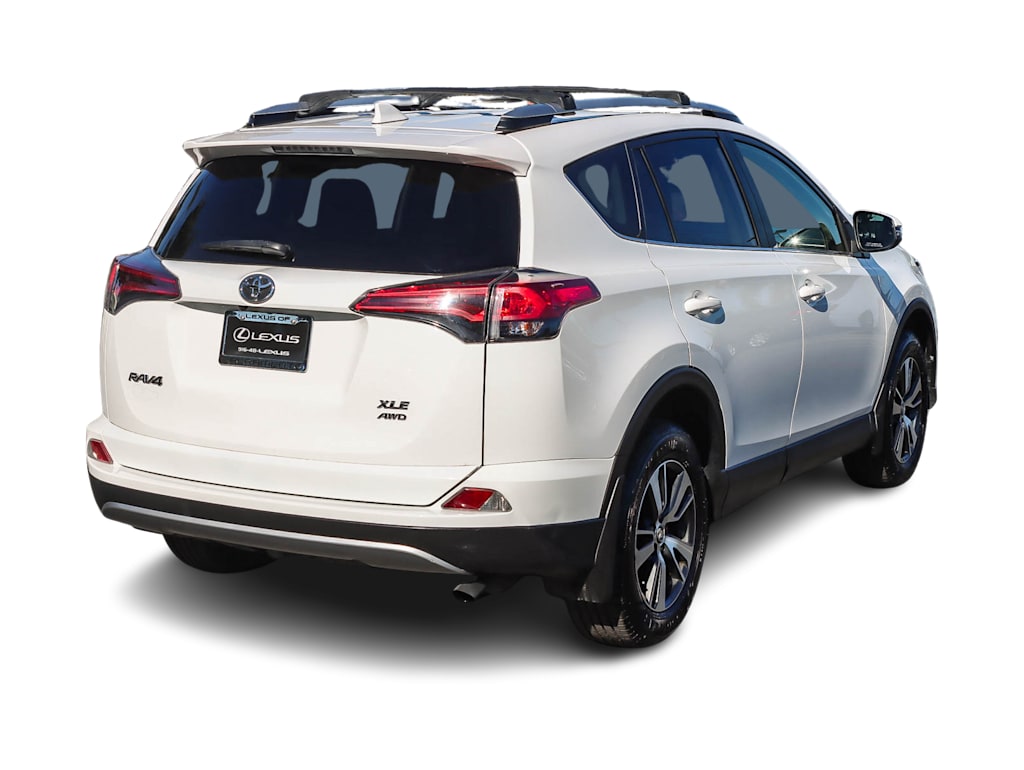 Thumbnail: 2018 Toyota RAV4 - 17