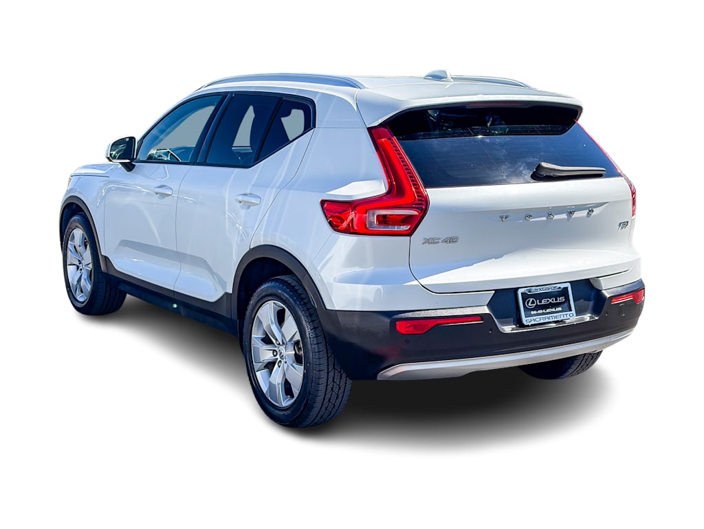 Thumbnail: 2021 Volvo XC40 - 3