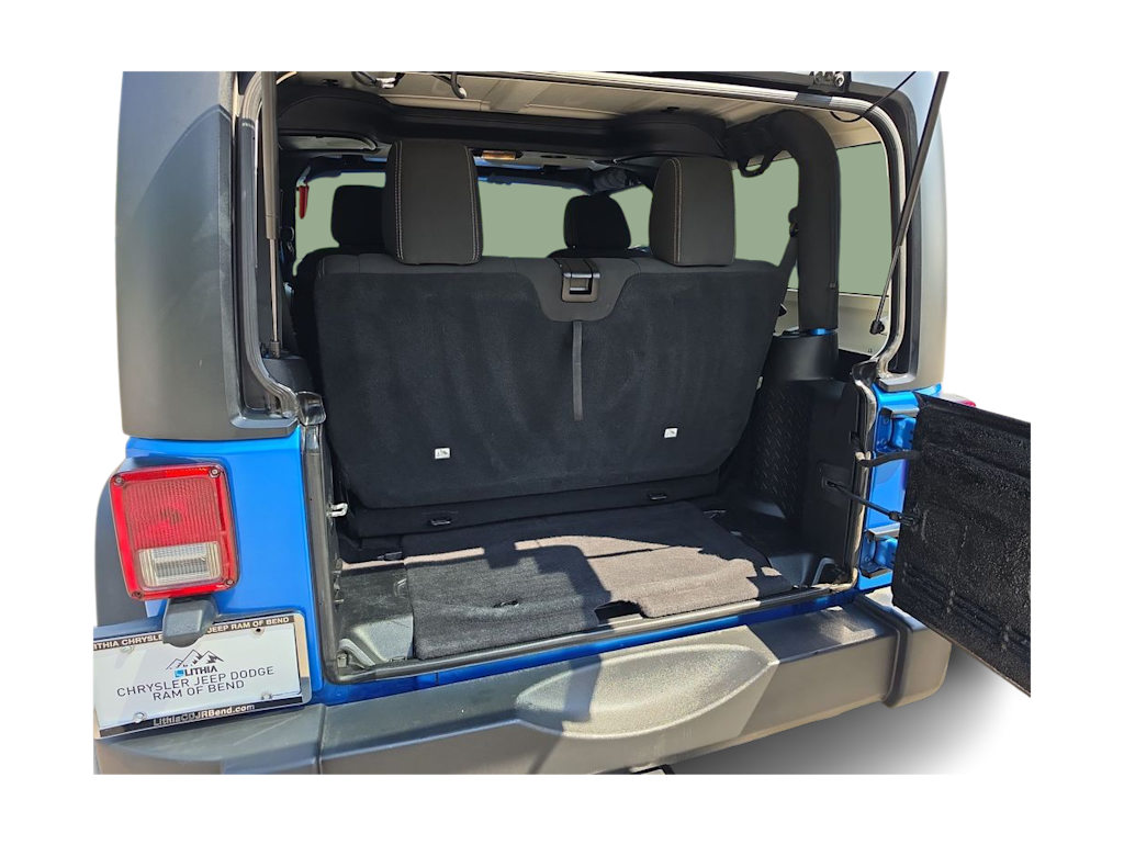 Thumbnail: 2016 Jeep Wrangler - 14