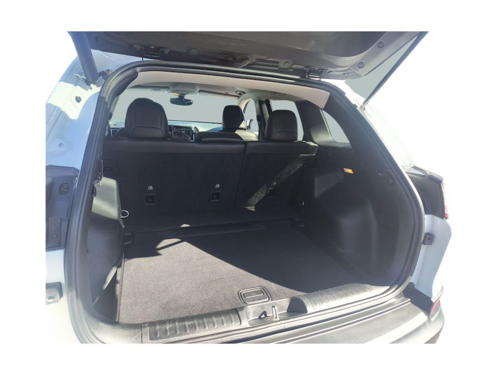 Thumbnail: 2019 Jeep Cherokee - 14