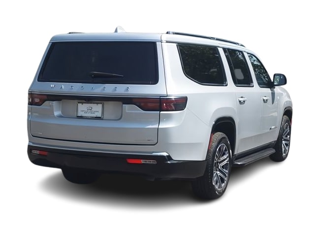 Thumbnail: 2023 Jeep Wagoneer - 17