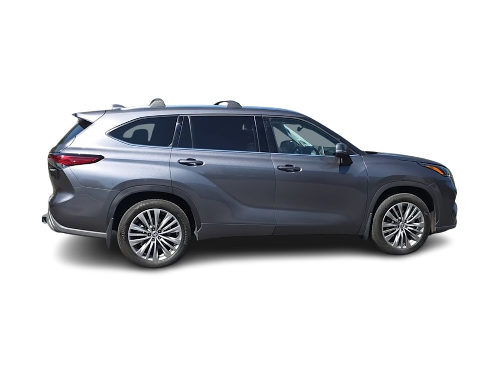 Thumbnail: 2022 Toyota Highlander - 20
