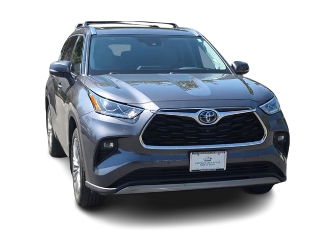Thumbnail: 2022 Toyota Highlander - 4