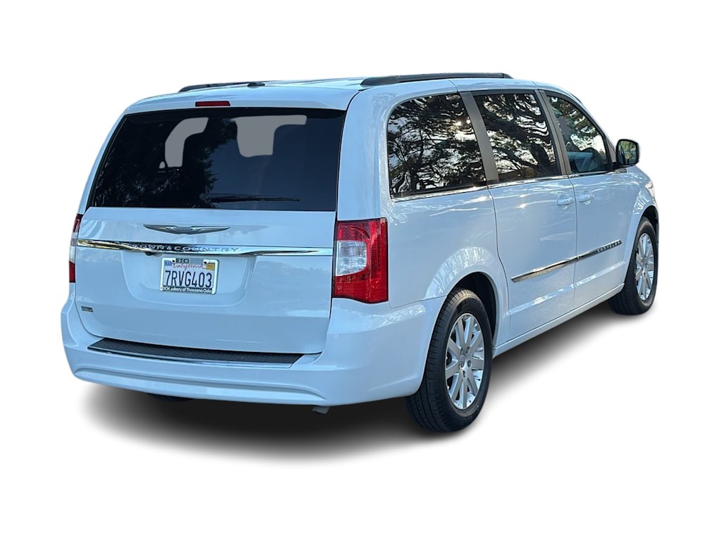 2016 Chrysler Town & Country Touring 17