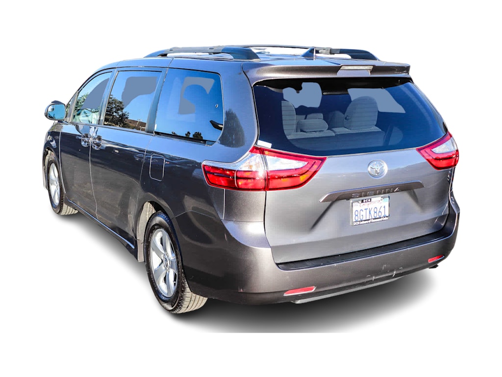 2018 Toyota Sienna LE 3