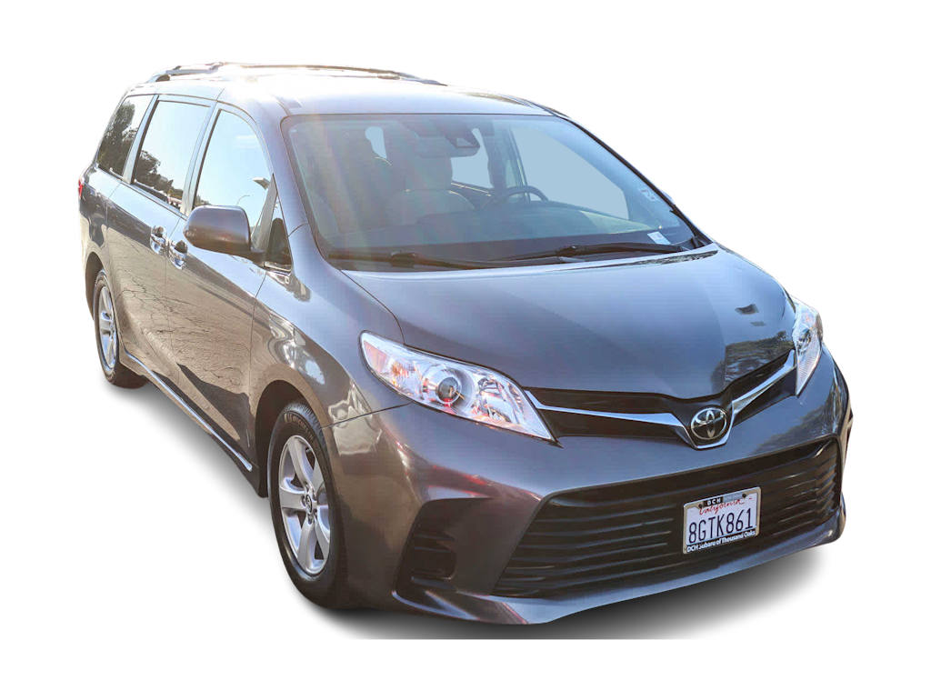 2018 Toyota Sienna LE 17