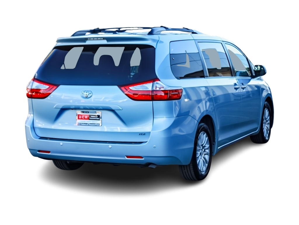 Thumbnail: 2015 Toyota Sienna - 18