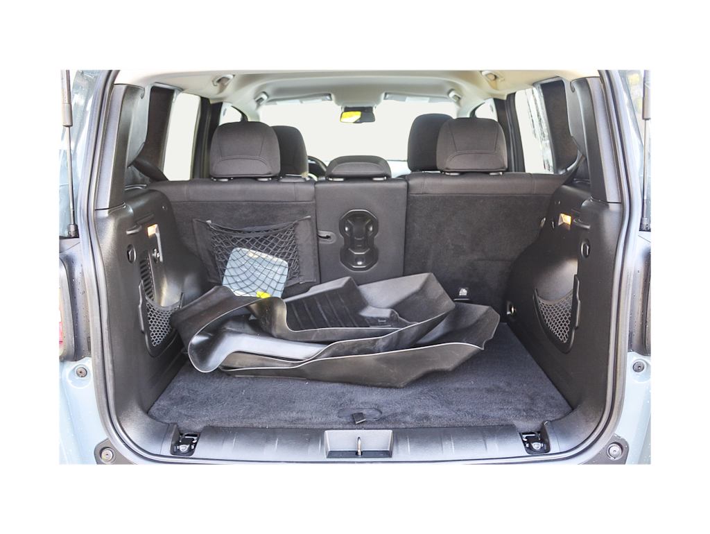 Thumbnail: 2016 Jeep Renegade - 17