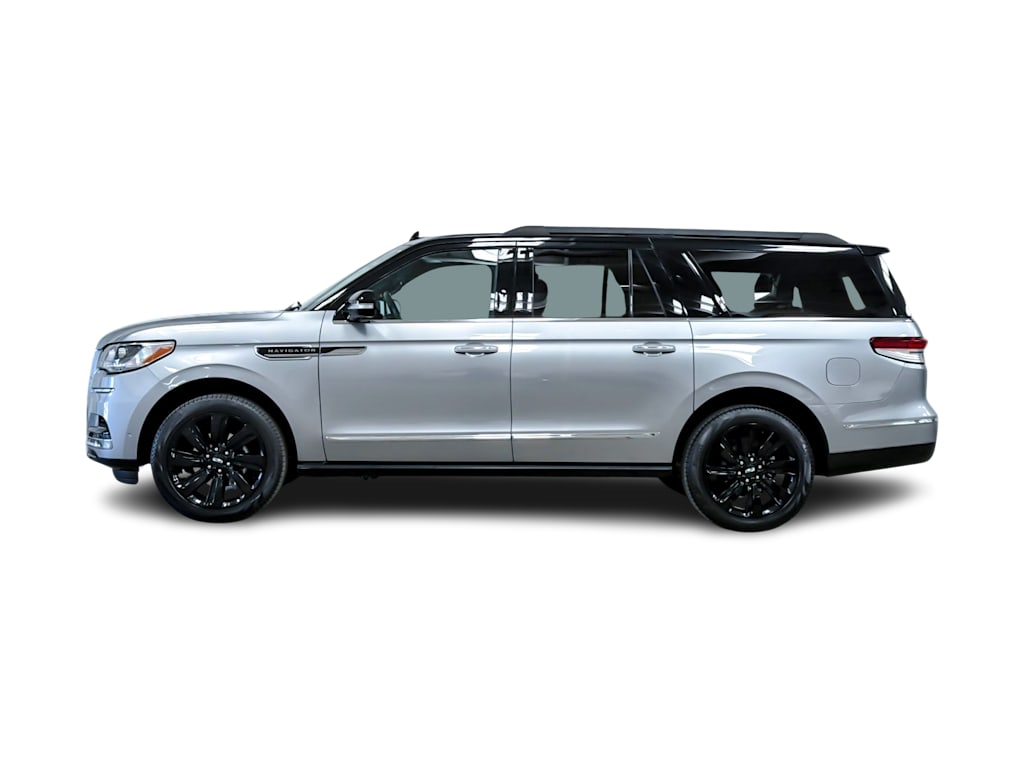 Thumbnail: 2023 Lincoln Navigator L - 3