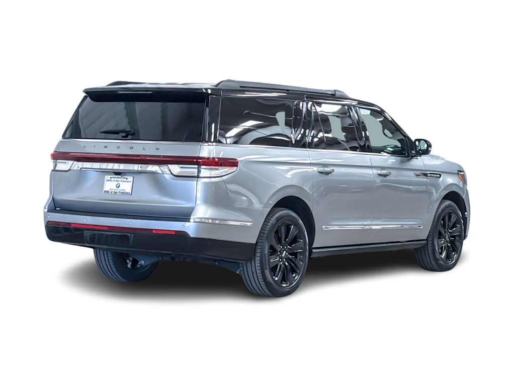 Thumbnail: 2023 Lincoln Navigator L - 17
