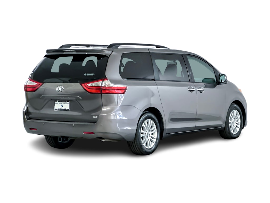 Thumbnail: 2017 Toyota Sienna - 17