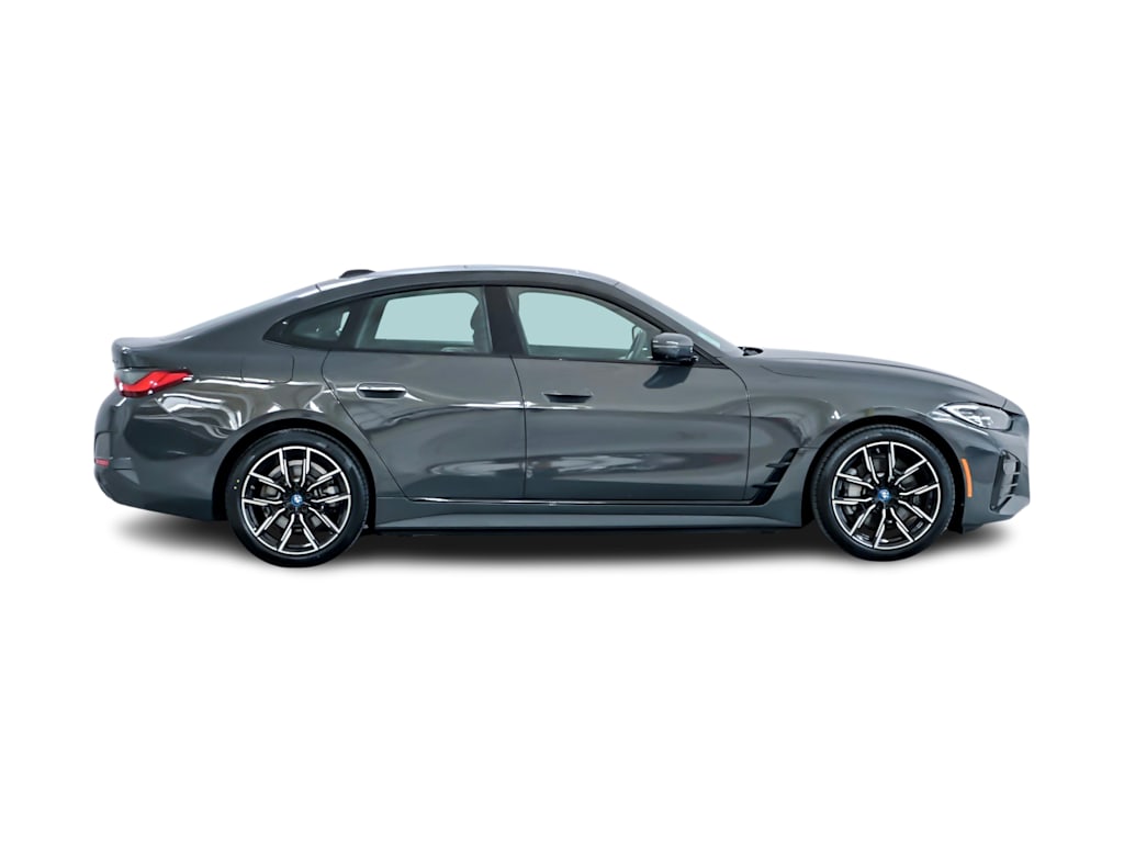 Thumbnail: 2022 BMW i4 - 17