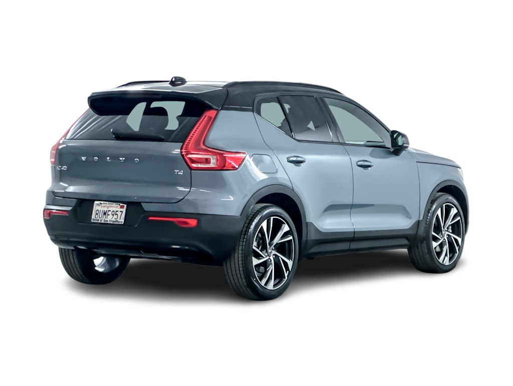 Thumbnail: 2021 Volvo XC40 - 18