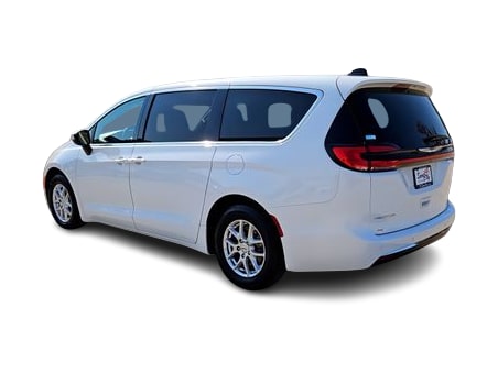 Thumbnail: 2023 Chrysler Pacifica - 4