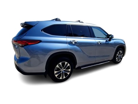 Thumbnail: 2021 Toyota Highlander - 22