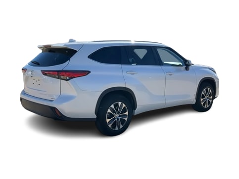 Thumbnail: 2023 Toyota Highlander - 21
