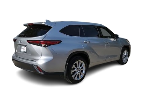 Thumbnail: 2023 Toyota Highlander - 21