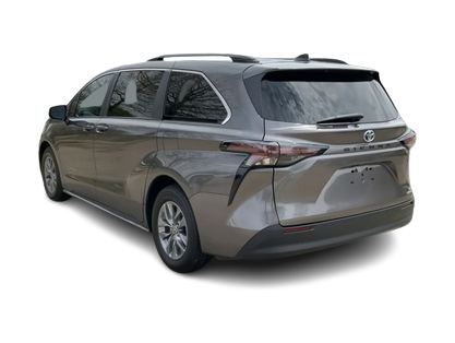 2024 Toyota Sienna LE 4