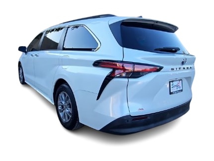 Thumbnail: 2022 Toyota Sienna - 4
