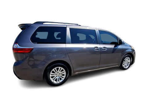 Thumbnail: 2017 Toyota Sienna - 22