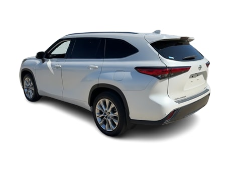 Thumbnail: 2022 Toyota Highlander - 4