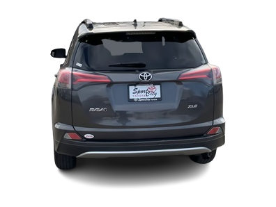 2018 Toyota RAV4 XLE 19