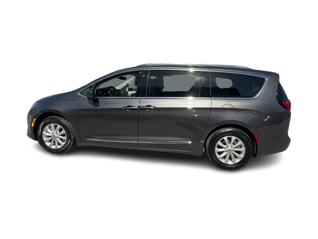 Thumbnail: 2019 Chrysler Pacifica - 3