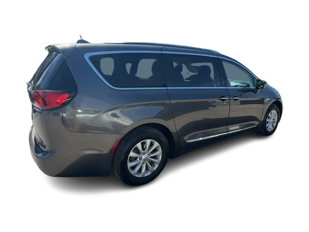 Thumbnail: 2019 Chrysler Pacifica - 21
