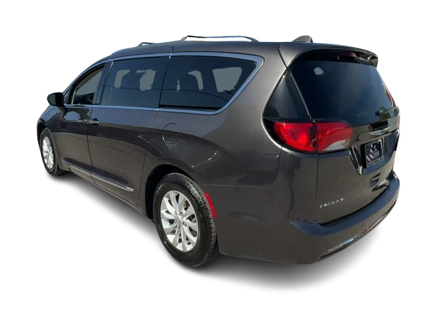 Thumbnail: 2019 Chrysler Pacifica - 4