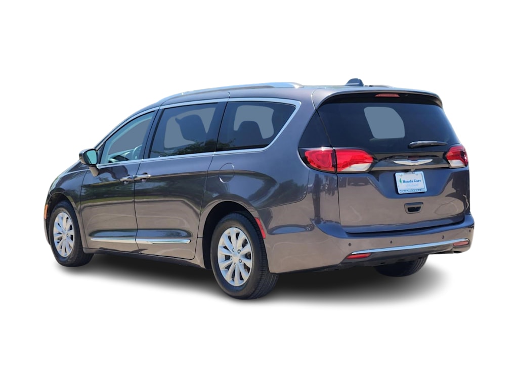 Thumbnail: 2019 Chrysler Pacifica - 4