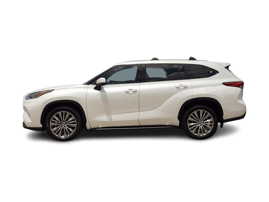 Thumbnail: 2022 Toyota Highlander - 3
