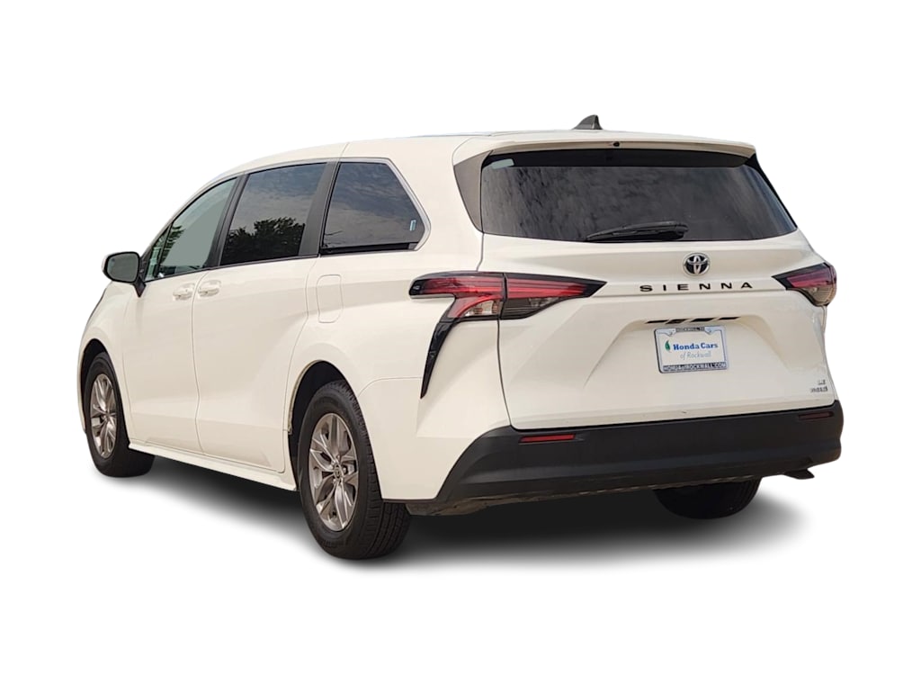 Thumbnail: 2022 Toyota Sienna - 4