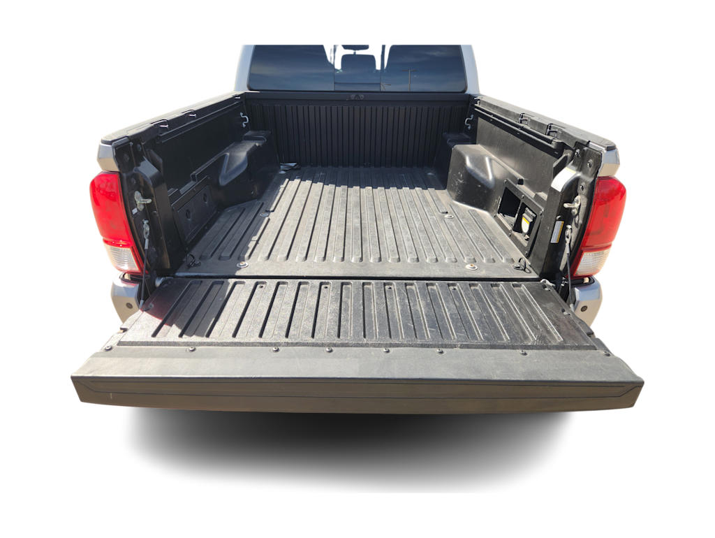 2017 Toyota Tacoma SR 18