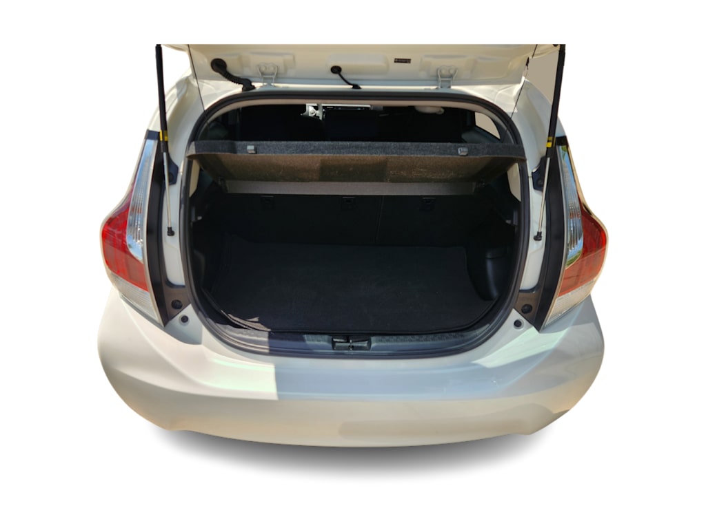 Thumbnail: 2016 Toyota Prius c - 18