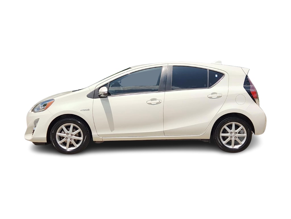 Thumbnail: 2016 Toyota Prius c - 3