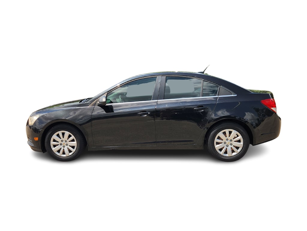 Thumbnail: 2011 Chevrolet Cruze - 3
