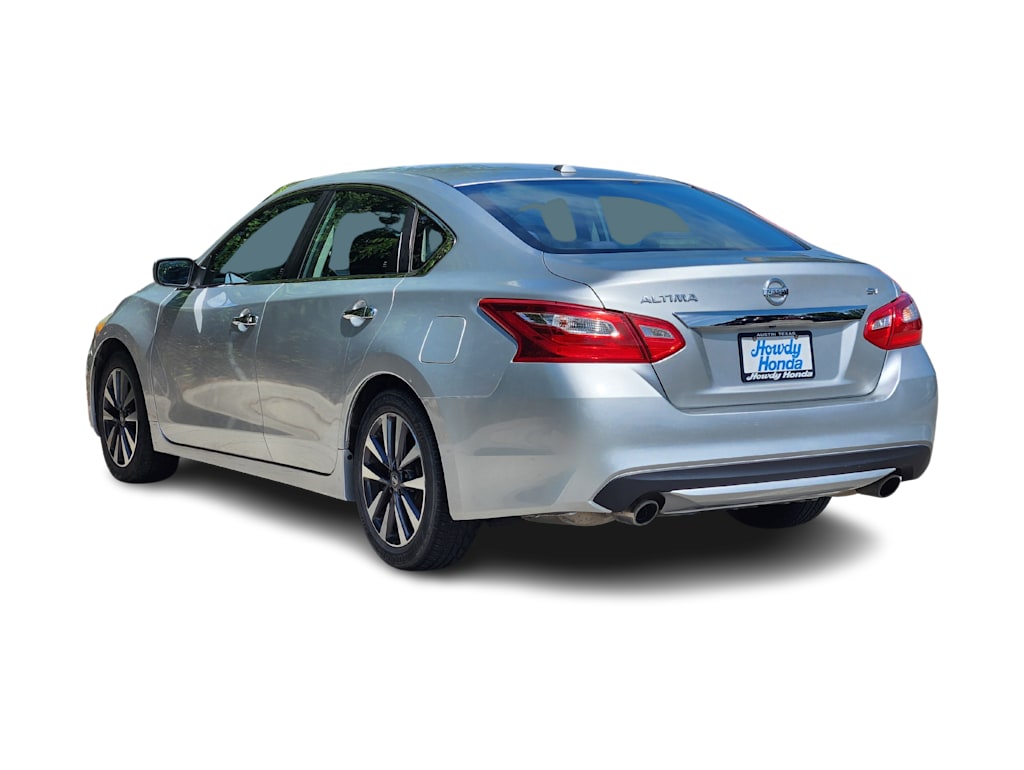 Thumbnail: 2017 Nissan Altima - 4