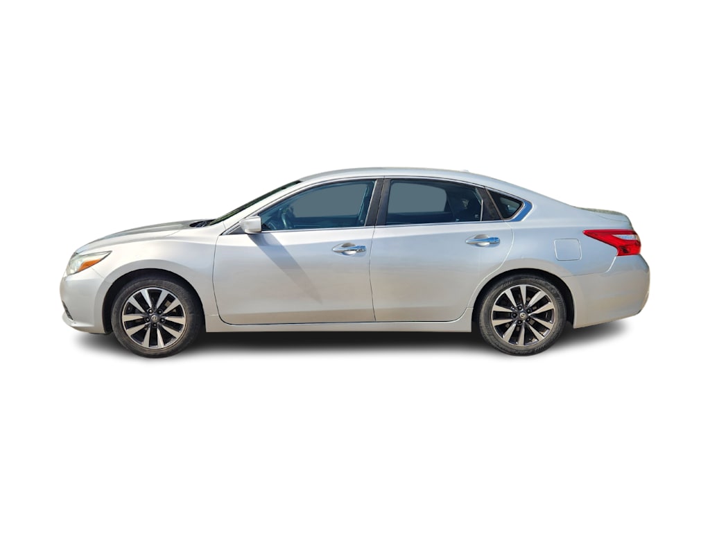 Thumbnail: 2017 Nissan Altima - 3