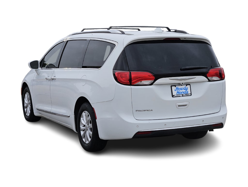Thumbnail: 2018 Chrysler Pacifica - 4