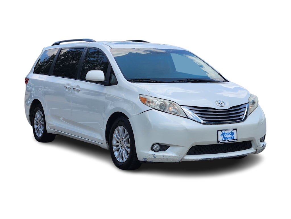 Thumbnail: 2016 Toyota Sienna - 17