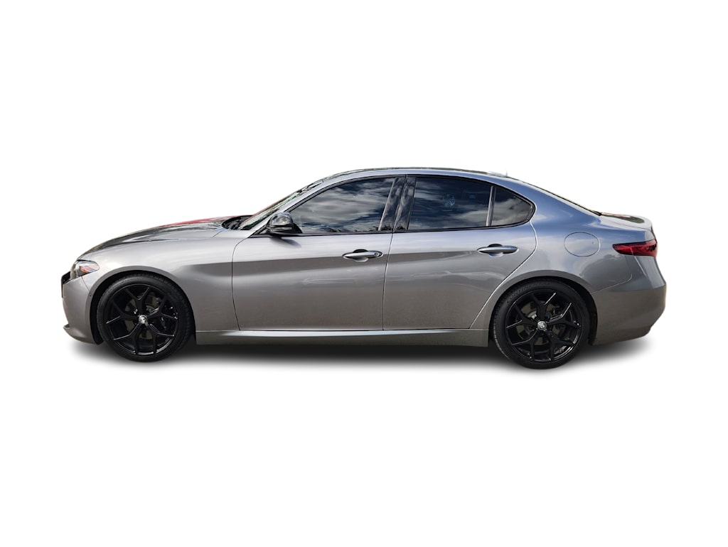 Thumbnail: 2020 Alfa Romeo Giulia - 3