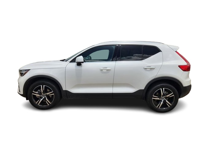 Thumbnail: 2025 Volvo XC40 - 3