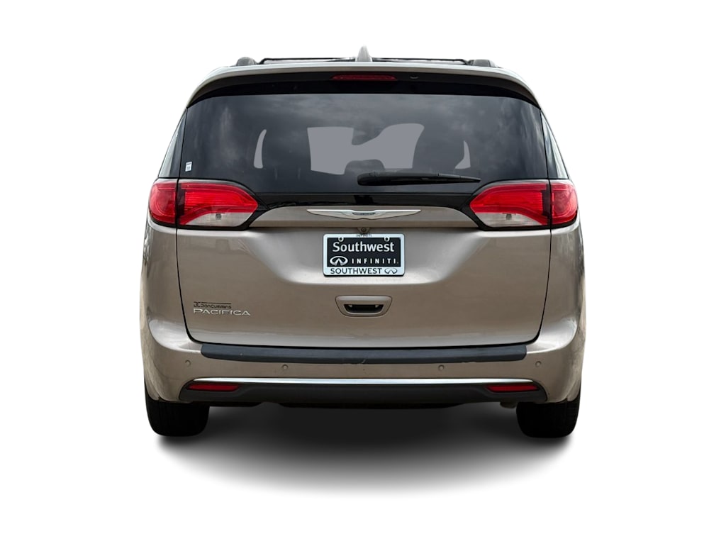 Thumbnail: 2017 Chrysler Pacifica - 5