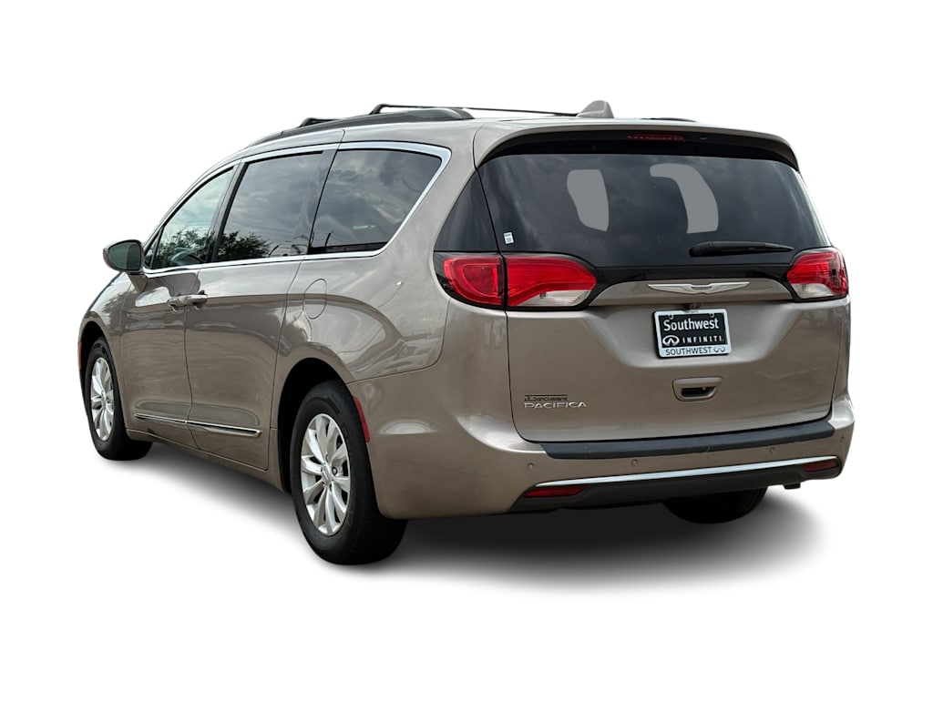 Thumbnail: 2017 Chrysler Pacifica - 4