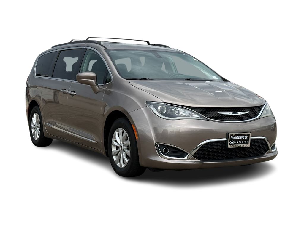 Thumbnail: 2017 Chrysler Pacifica - 17