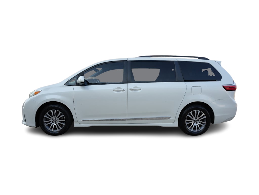 Thumbnail: 2018 Toyota Sienna - 3