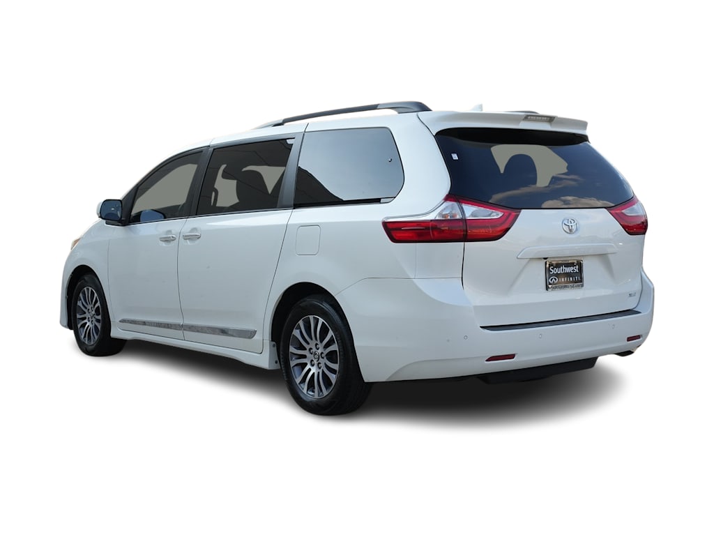 Thumbnail: 2018 Toyota Sienna - 4